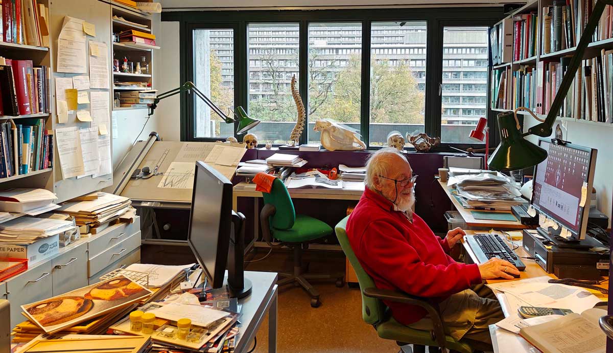 foto af jørgen på kontoret